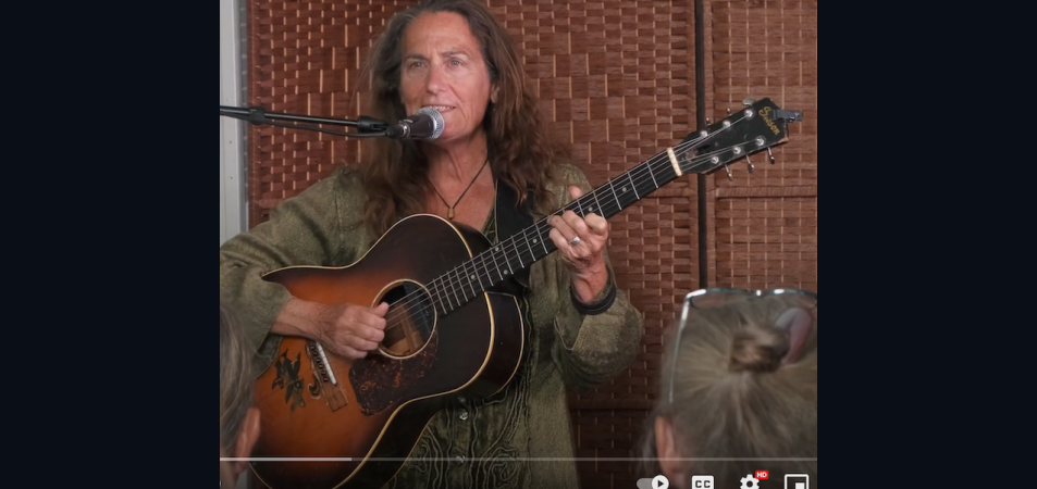 A soulful and engaging performer that always demonstrates her guitar virtuosity with powerful fingerpicking licks, bottleneck slide, and warm alto voice. A soulful and engaging performer that always demonstrates her guitar virtuosity with powerful fingerpicking licks, bottleneck slide, and warm alto voice.