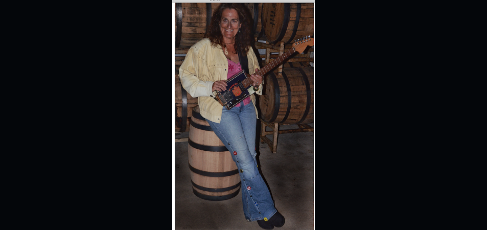 Ruth presents a mix of originals as well as well-crafted instrumental arrangements of classics ranging from Doc Watson, Etta Baker, Miles Davis, Leo Kottke to Thelonious Monk. Ruth presents a mix of originals as well as well-crafted instrumental arrangements of classics ranging from Doc Watson, Etta Baker, Miles Davis, Leo Kottke to Thelonious Monk.